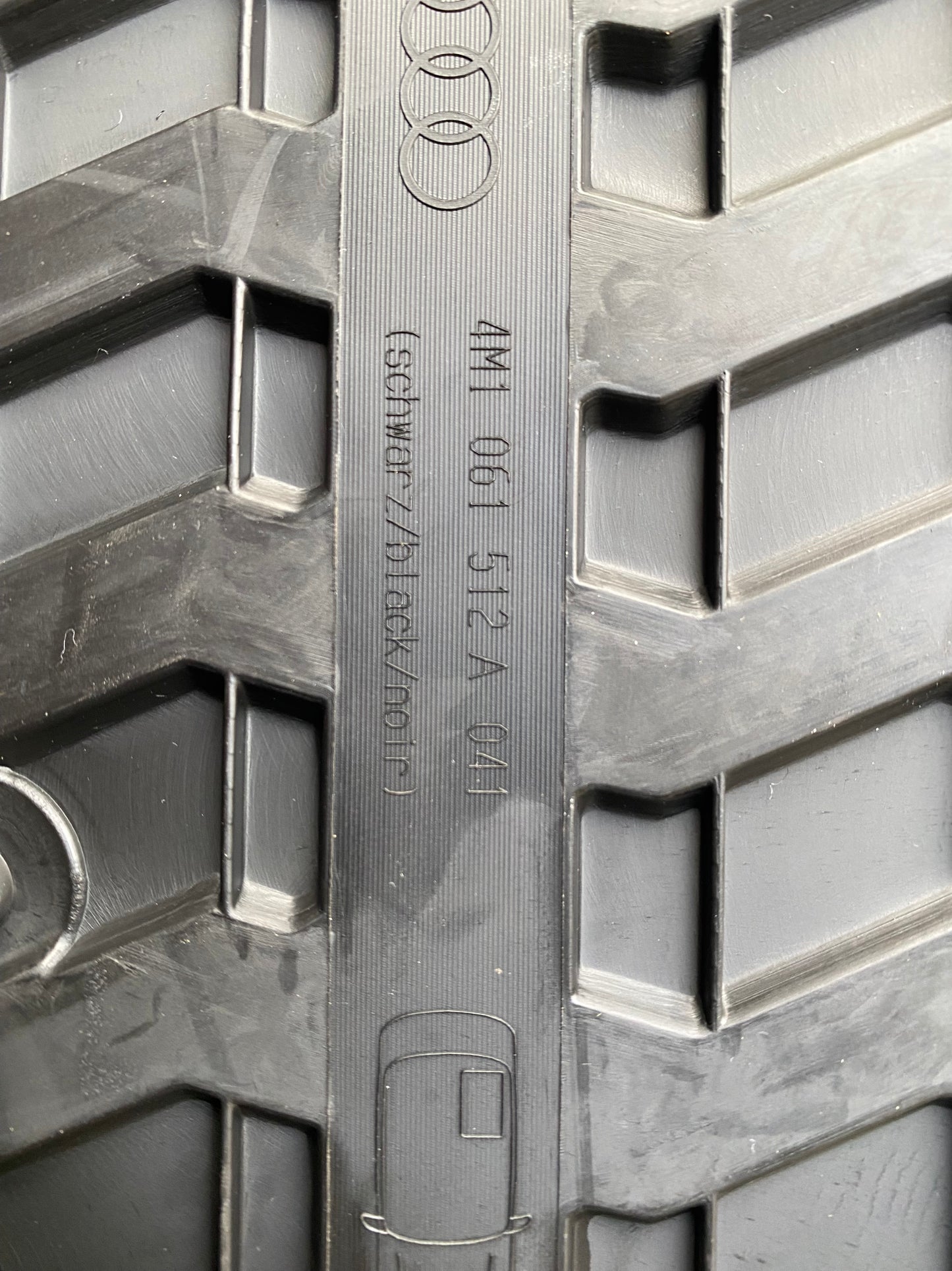 Audi Q7 Front and rear rubber mats 4M2061501041 / 4M1061512A041