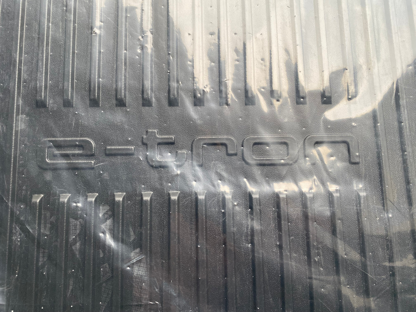 New Genuine Audi e-Tron boot liner 4KE 061 180