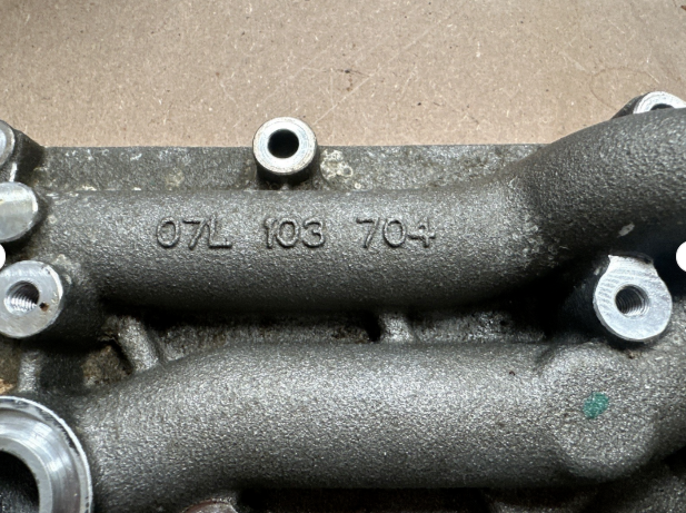 Genuine Audi R8 Coupe/Spyder Upper Engine Block Cylinder Head Cover 07L103704