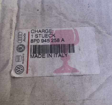 New Genuine Audi A3 Bulb Carrier 8P0945258A