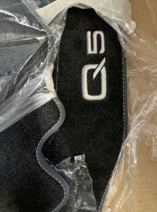 New Genuine Audi Q5 Front Carpet Mats 80C061275BMNO