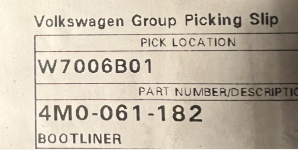 New Genuine Audi Q7 Bootliner with Q7 Logo 4M0 061 182