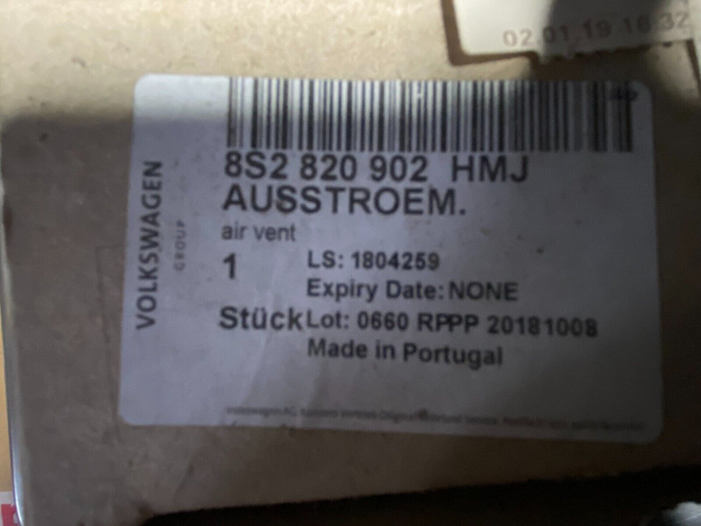 New Genuine Audi TT/TTS/TTRS Vent Soul Black Catalonia red 8S2820902 HMJ