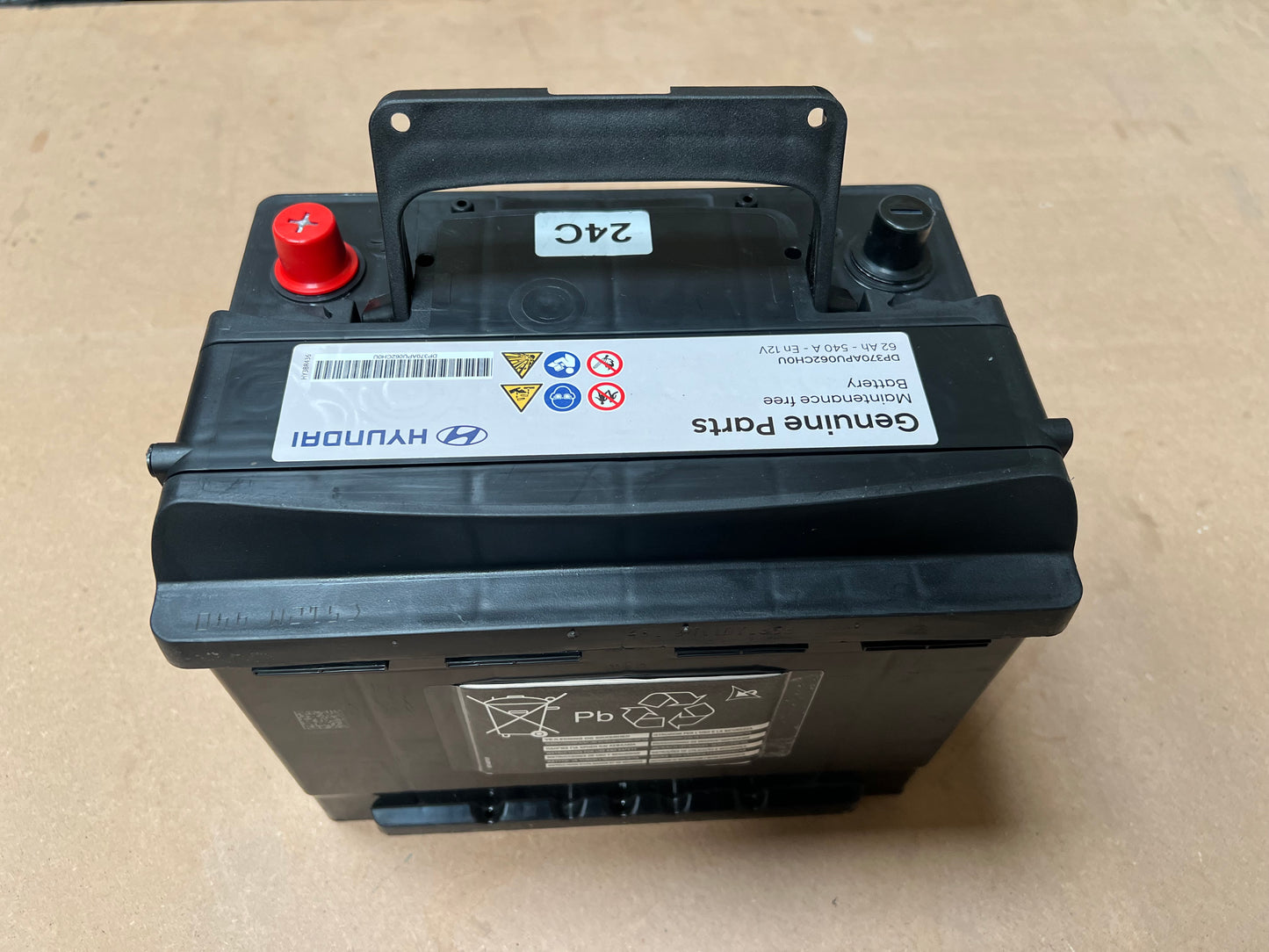 Used Tested ,Genuine Hyundai 12V maintenance free battery 62Ah 540 A: