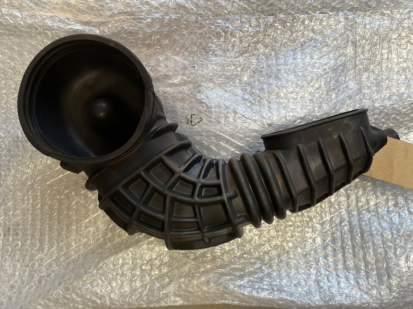 New Genuine Audi 80 90 S2 B4 Air intake duct part 048133357