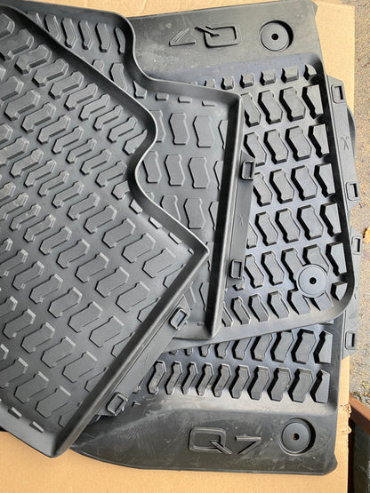 Audi Q7 Front and rear rubber mats 4M2061501041 / 4M1061512A041