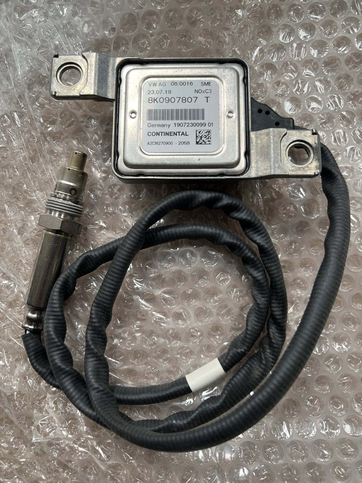 New Genuine Audi Q5 (8R) NOx sensor 8K0907807T