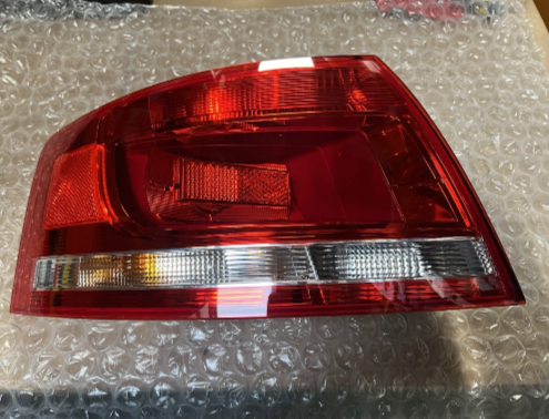 New Genuine Audi A4/S4/RS4 Tail Light 8H0945095D