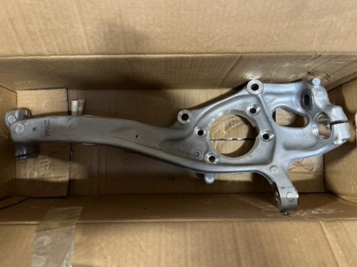 New Genuine Audi Front Right Wheel Bearing Housing 4G0407254A