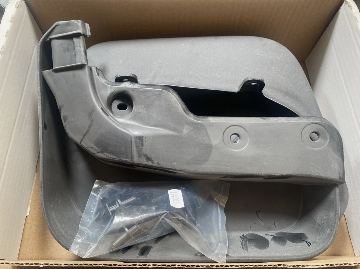 New Genuine Audi Q7 Left And Right Front Mud Flaps 4M0075111A