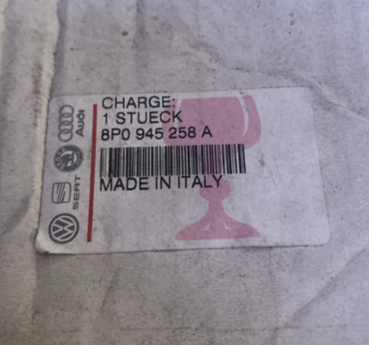 New Genuine Audi A3 Bulb Carrier 8P0945258A