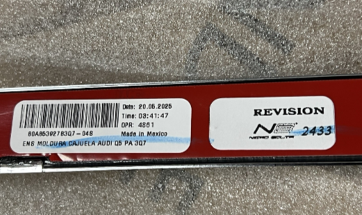 New Genuine Audi Q5 Tailgate Trim Strip 80A853927B3Q7