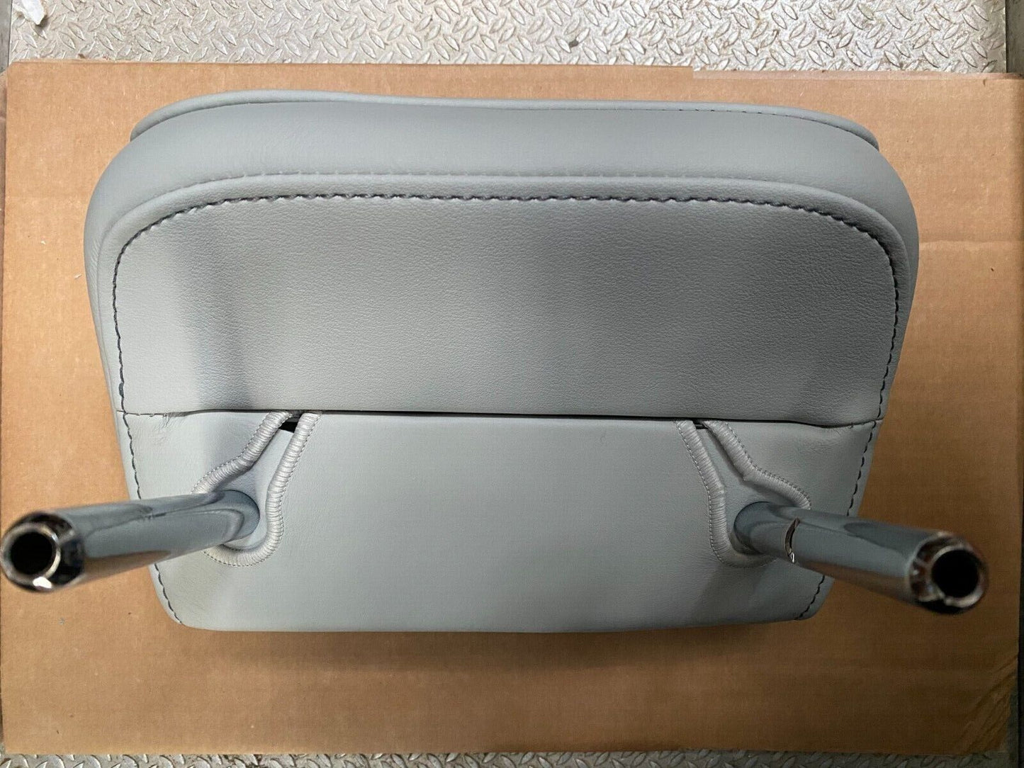 New Genuine Audi A3/RS3 Moon Silver / Granit Grey Detatchable Headrest 8V0885975