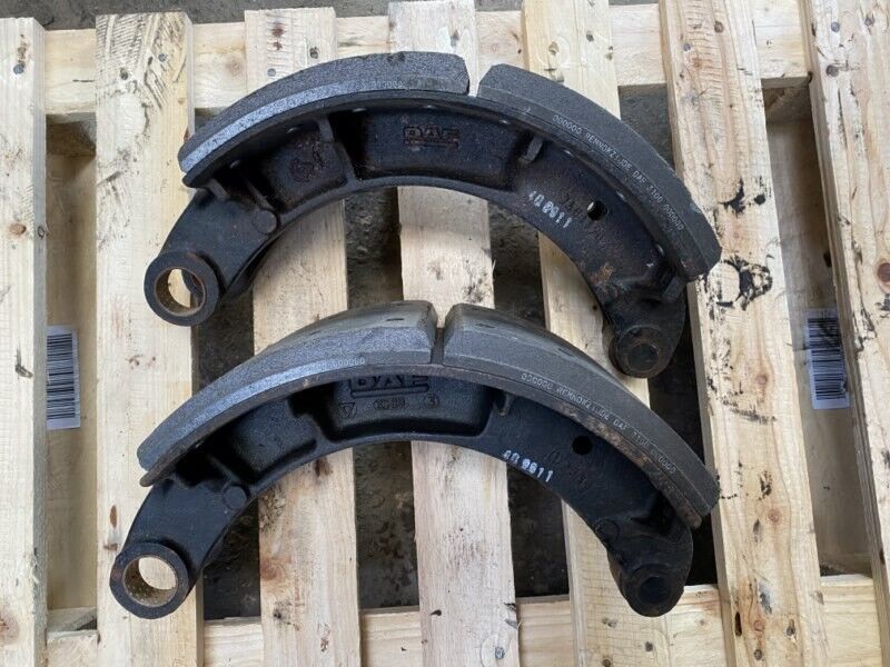 Pair of new Genuine DAF Brake shoes