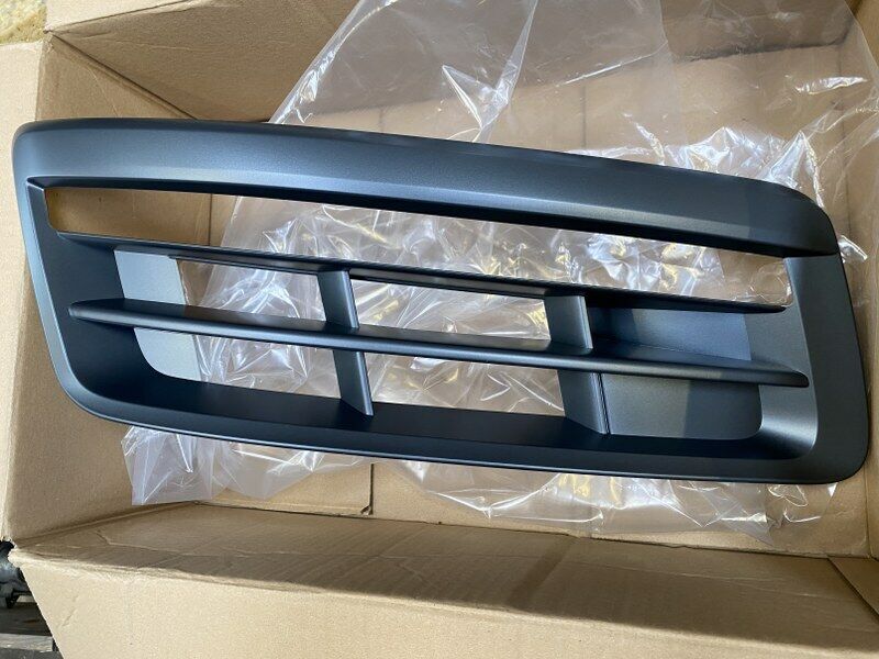 NEW GENUINE AUDI Q7 4L FRONT BUMPER LOWER GRILLE RIGHT O/S 4L0071068B 1QP