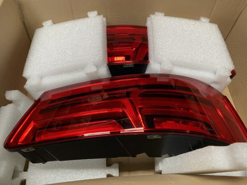 New (other ) Genuine set of Audi Q7 Led rear lights 4M0945093M / 094M